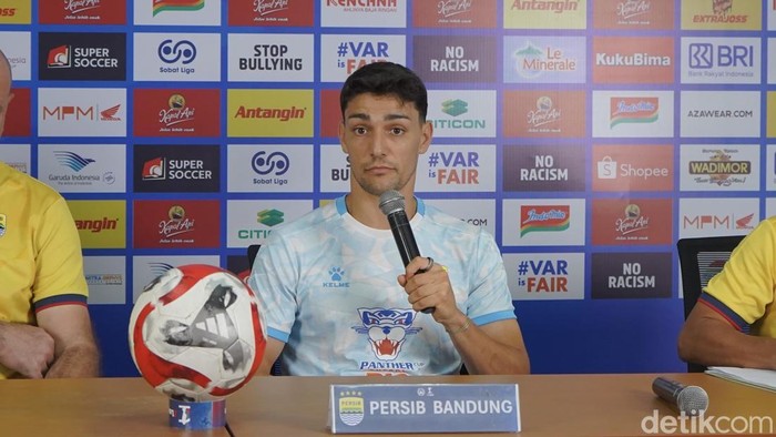 Adam Alis Berharap Persib Temukan Pengganti Setara Setelah Kepergian Federico Barba