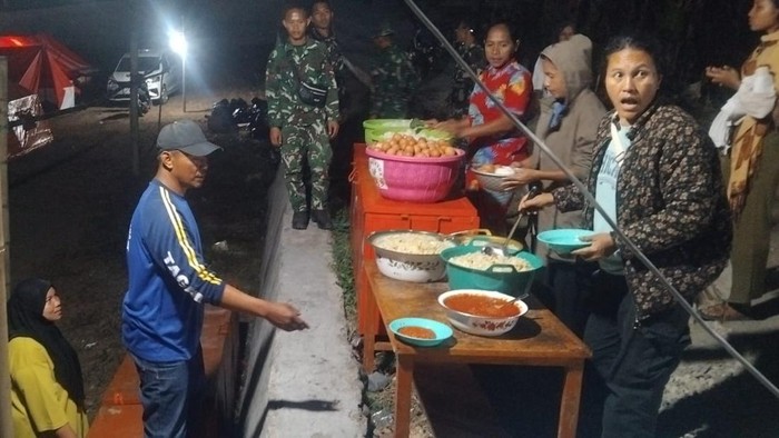 Kemensos Bangun Puluhan Tenda dan Salurkan Sembako untuk Korban Gempa Manggarai